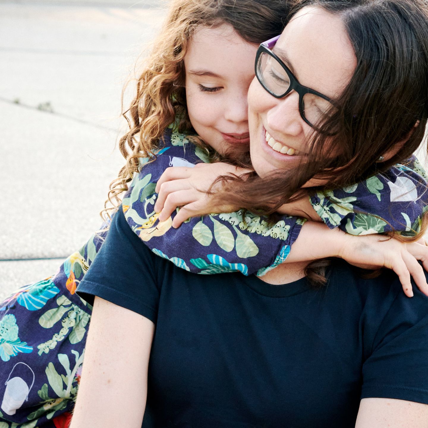 Family Photographer Inner West Sydney A young girl cuddles her mum at a family photoshoot in Inner West, Sydney